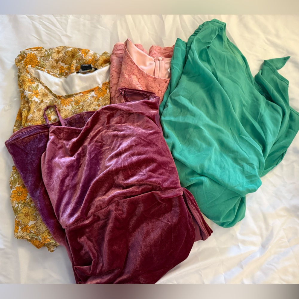 4 Dresses! Variety of cocktail dresses im sizes Small/Medium